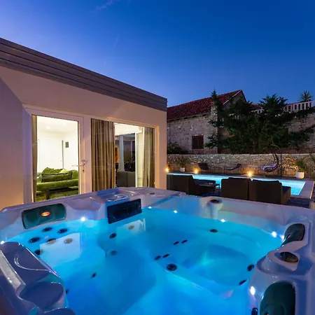 My Dalmatia - Amarilis With Private Swimming Pool And Jacuzzi Feriehus *