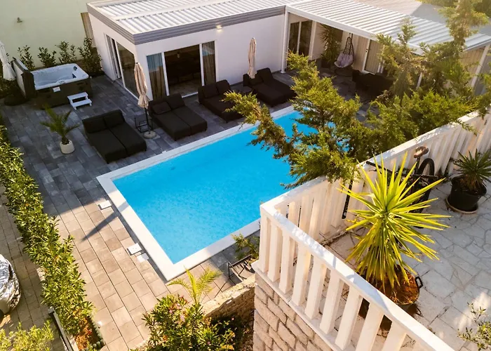 Vikendica My Dalmatia - Amarilis With Private Swimming Pool And Jacuzzi Pakostane