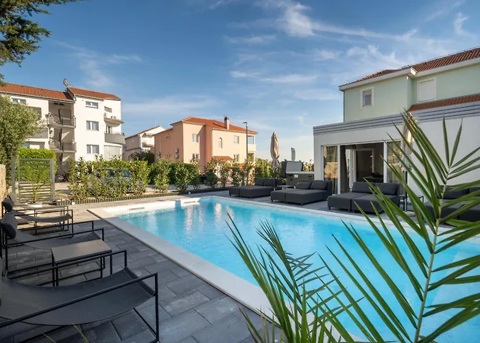 My Dalmatia - Amarilis With Private Swimming Pool And Jacuzzi * Pakostane