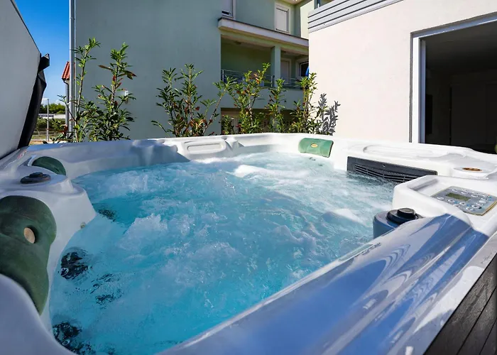 Vikendica My Dalmatia - Amarilis With Private Swimming Pool And Jacuzzi Pakostane