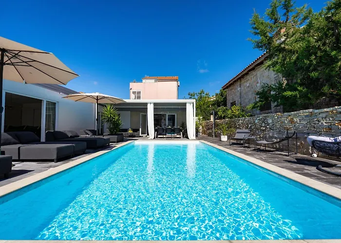 My Dalmatia - Amarilis With Private Swimming Pool And Jacuzzi Дом отдыха Пакоштане