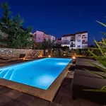 Nyaraló My Dalmatia - Amarilis With Private Swimming Pool And Jacuzzi Pakoštane