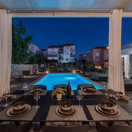 Feriehus My Dalmatia - Amarilis With Private Swimming Pool And Jacuzzi *
