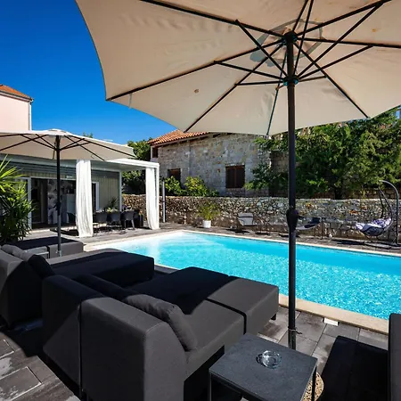 My Dalmatia - Amarilis With Private Swimming Pool And Jacuzzi Feriehus Pakoštane